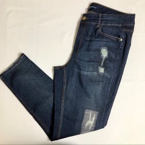 Women’s Denim 24/7 jeans dark wash w/stitched hole